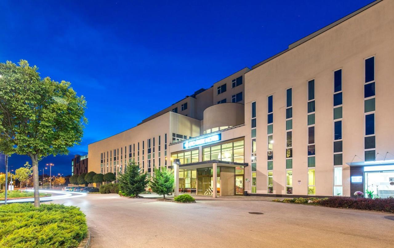 Eto Park Hotel Business & Stadium Győr Exteriör bild