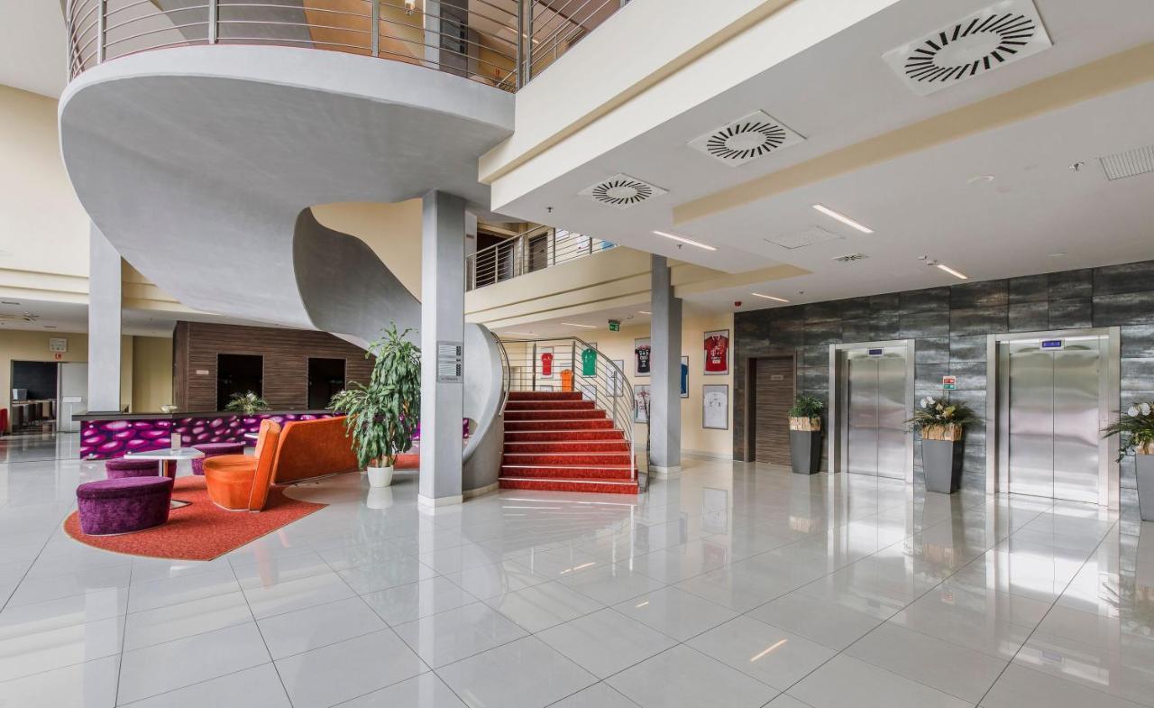 Eto Park Hotel Business & Stadium Győr Exteriör bild